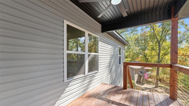 deck with ceiling fan