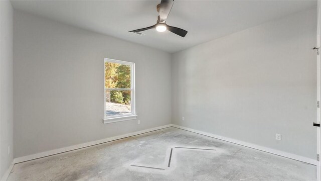 empty room with ceiling fan