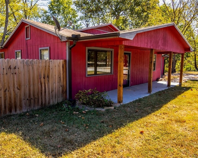 view of outdoor structure featuring a yard