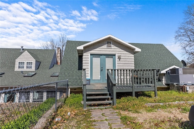 view of front facade featuring a deck