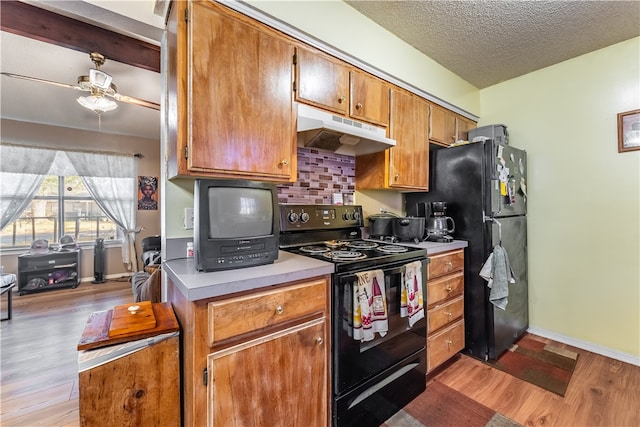 kitchen with light hardwood / wood-style floors, black appliances, a textured ceiling, and ceiling fan