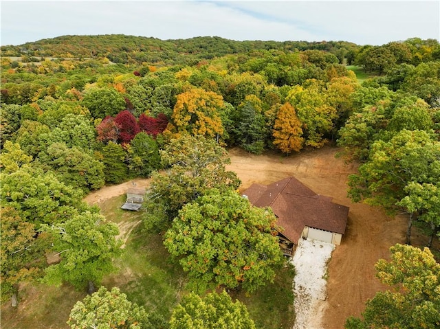bird's eye view featuring a wooded view