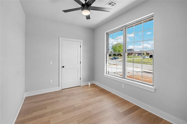 825 Baker St, Pea Ridge, AR 72751 - unfurnished room with light wood-type flooring, visible vents, a ceiling fan, and baseboards