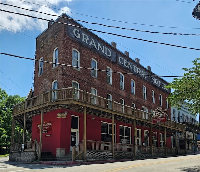 view of building exterior