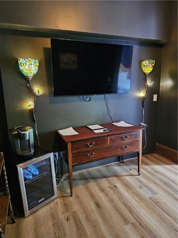 interior details with hardwood / wood-style floors