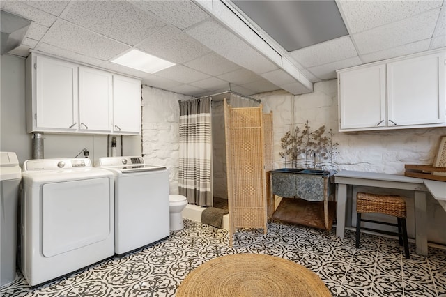 laundry area featuring cabinets and washing machine and clothes dryer