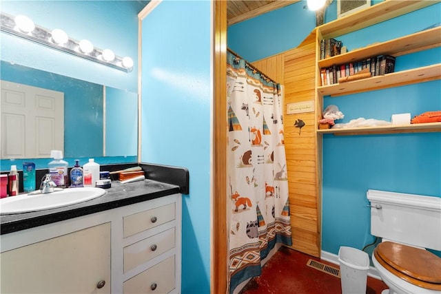 bathroom with toilet, a shower with curtain, vanity, and visible vents