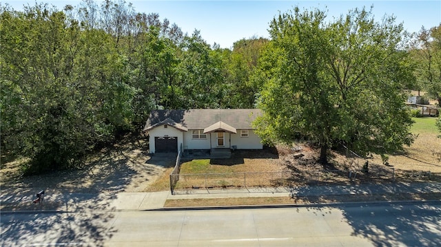 view of front of property featuring a garage