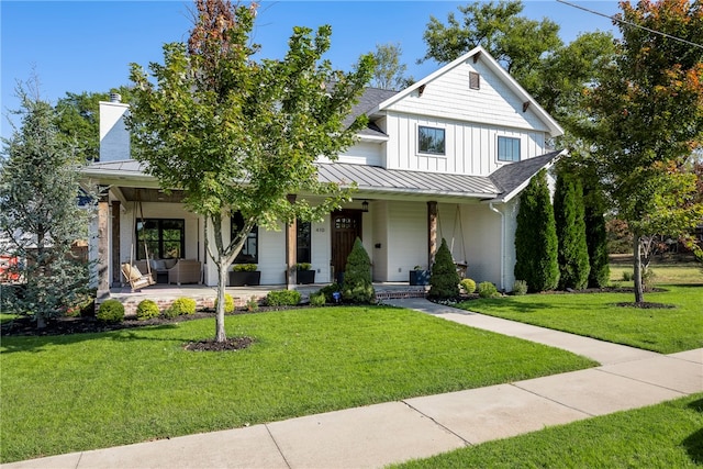 view of front of property featuring a porch and a front lawn