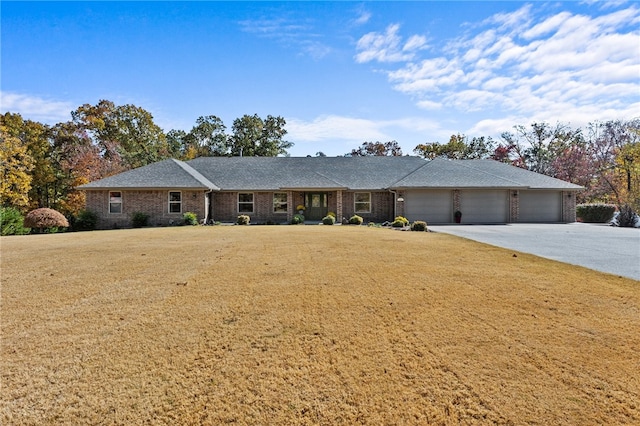 ranch-style home featuring a front lawn and a garage