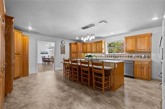 9299 W Forest Hills Dr, Fayetteville, AR 72704 - kitchen featuring dishwasher, a textured ceiling, a center island with sink, decorative backsplash, and a breakfast bar area