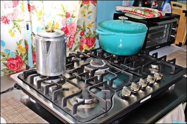 room details with stainless steel stovetop