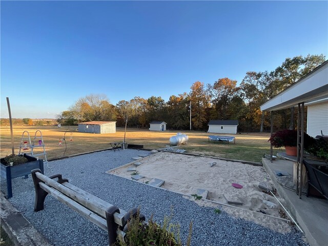 view of yard with a shed