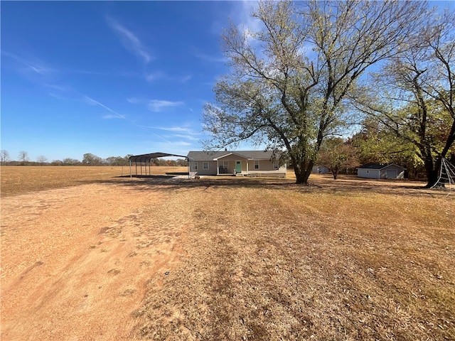 view of yard featuring a rural view