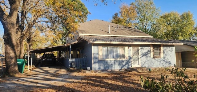 view of front facade featuring a carport