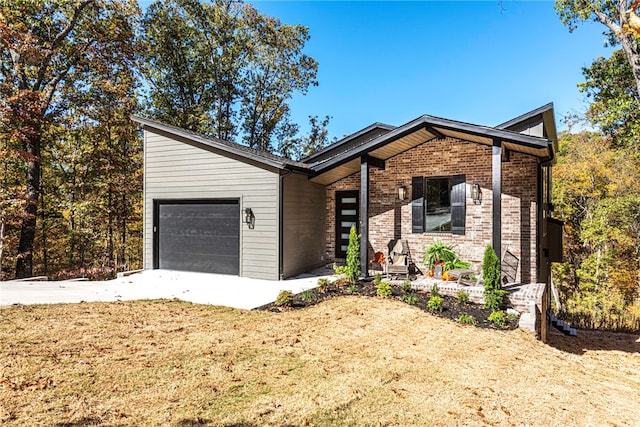 contemporary house featuring a garage and a front lawn