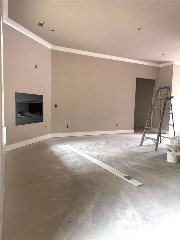 9306 Pleasant Valley Rd, Gentry, AR 72734 - unfurnished living room featuring crown molding, concrete flooring, and baseboards