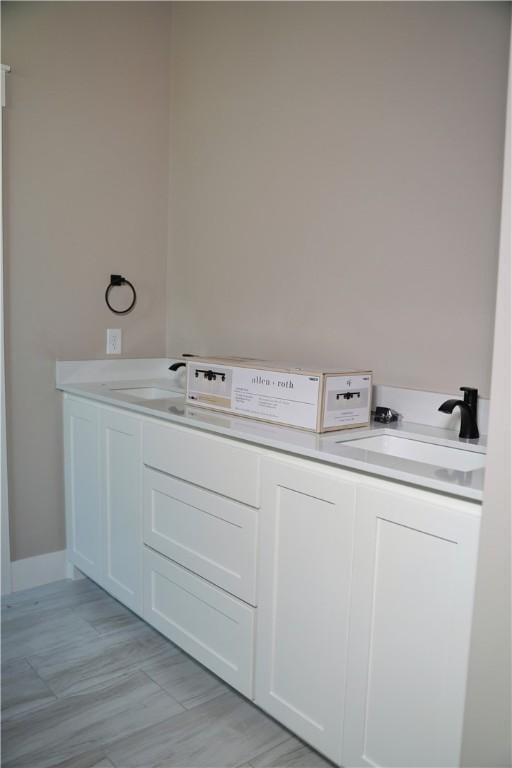 9306 Pleasant Valley Rd, Gentry, AR 72734 - laundry area featuring a sink