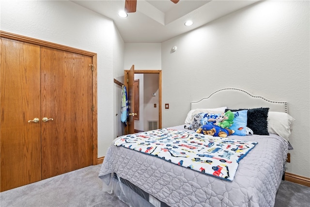 bedroom with a closet, carpet flooring, and ceiling fan