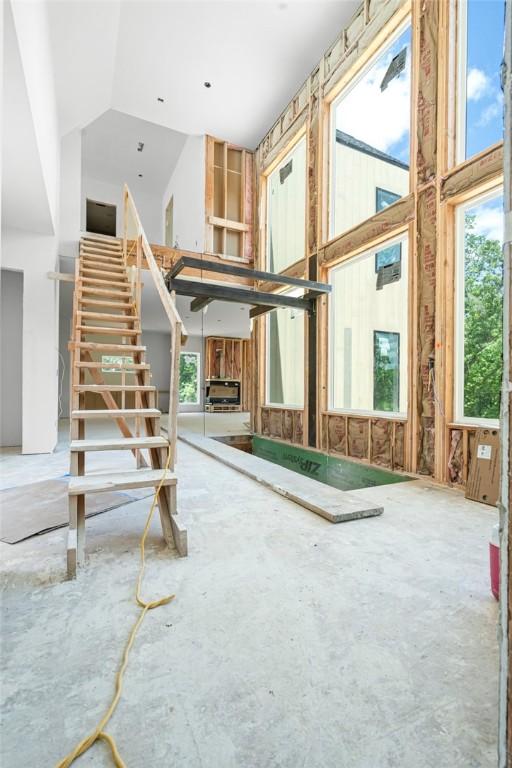 8912 Anew Rd, Rogers, AR 72756 - lobby with high vaulted ceiling