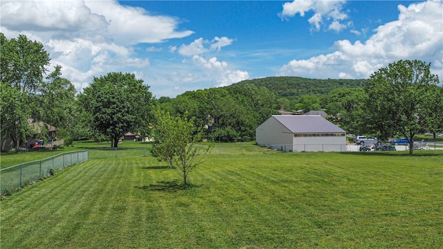 view of yard featuring a rural view