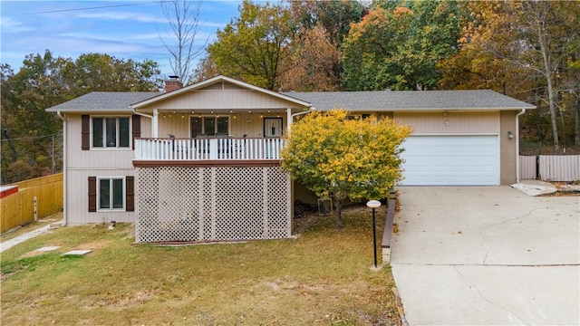 view of front facade featuring a front yard and a garage