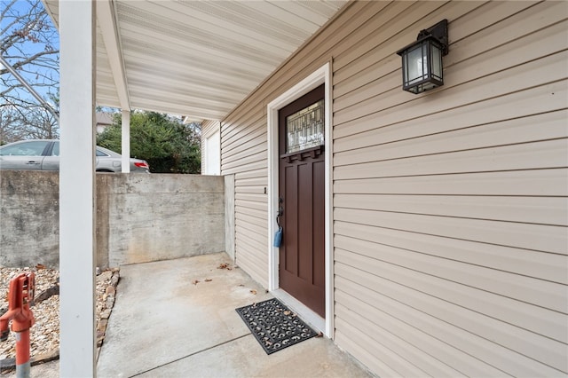 property entrance featuring covered porch