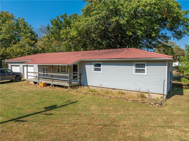 view of front facade featuring a front yard and a garage