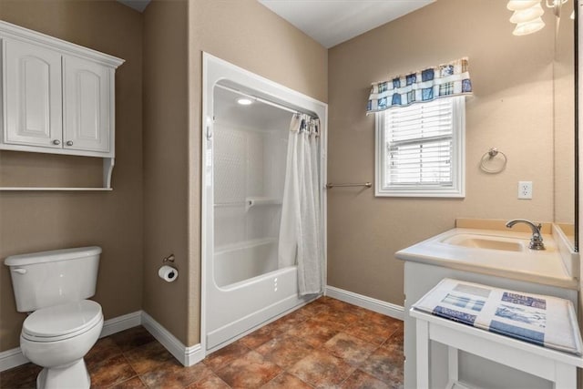 14600 S Mountain, Lowell, AR 72745 - bathroom with toilet, baseboards, vanity, and shower / bath combo with shower curtain