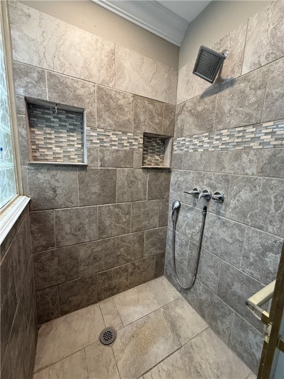 bathroom featuring tiled shower