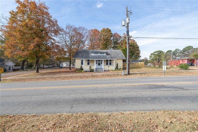 ranch-style home with a porch