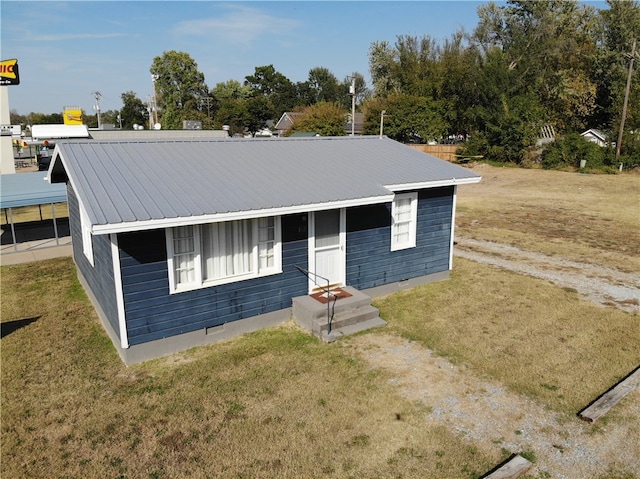 view of front of house featuring a front yard