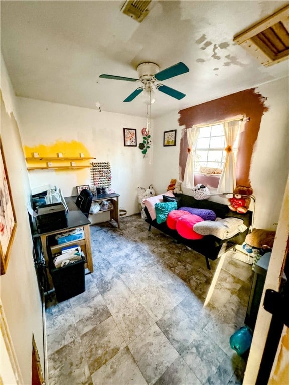 bedroom with ceiling fan