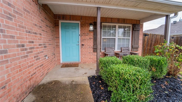 property entrance featuring a porch