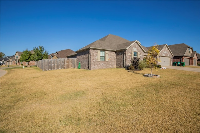 view of front of home featuring a garage and a front yard