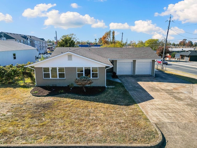 view of front of home featuring a front yard and a garage