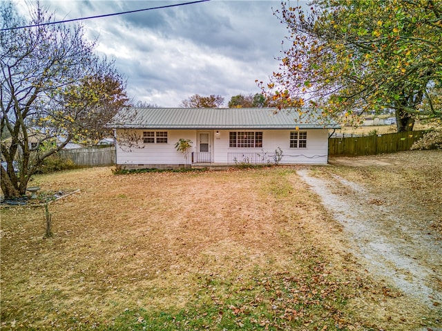 view of front of house with a front lawn