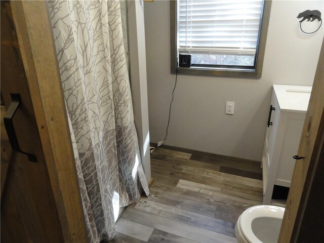 305 Deer Run Rd, Leslie, AR 72645 - full bath featuring wood finished floors, vanity, curtained shower, and baseboards