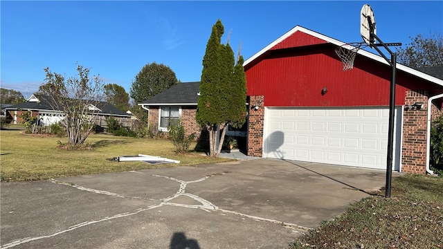 view of front of property featuring a front yard and a garage