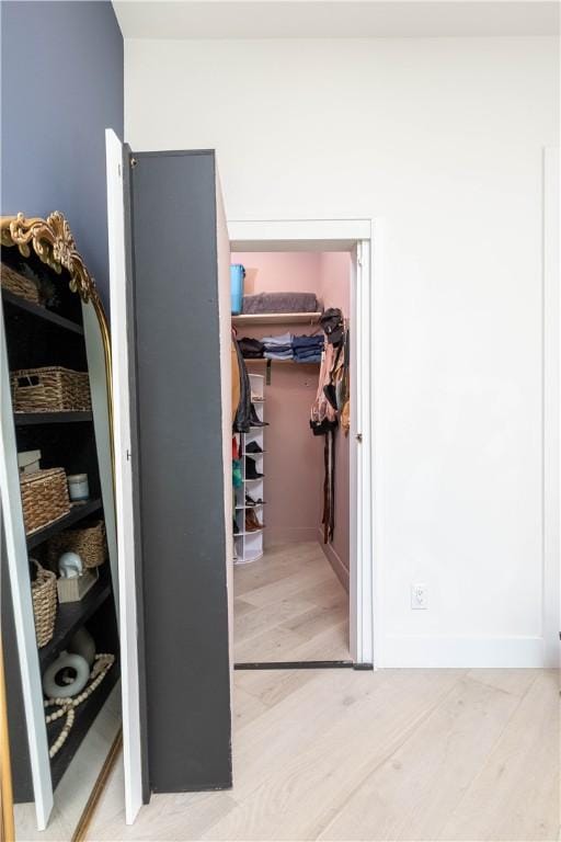 514 N Vinson Ave, Fayetteville, AR 72701 - view of closet