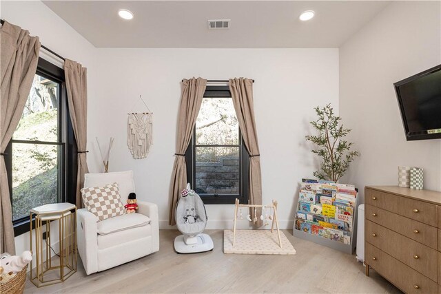 514 N Vinson Ave, Fayetteville, AR 72701 - sitting room with light wood-type flooring and recessed lighting