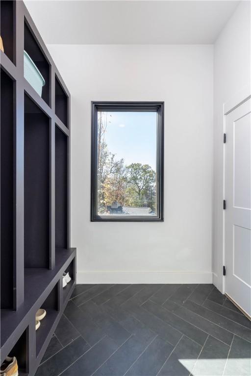 514 N Vinson Ave, Fayetteville, AR 72701 - mudroom with baseboards