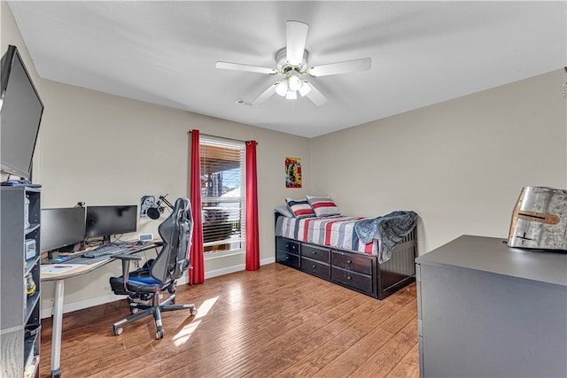 bedroom featuring light hardwood / wood-style floors and ceiling fan