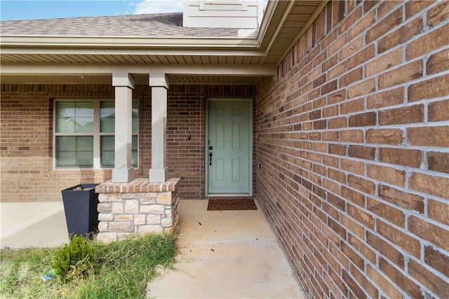 entrance to property featuring a porch