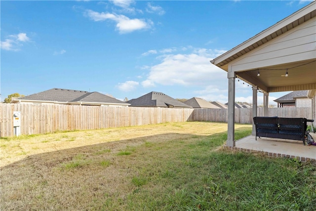 view of yard featuring a patio area