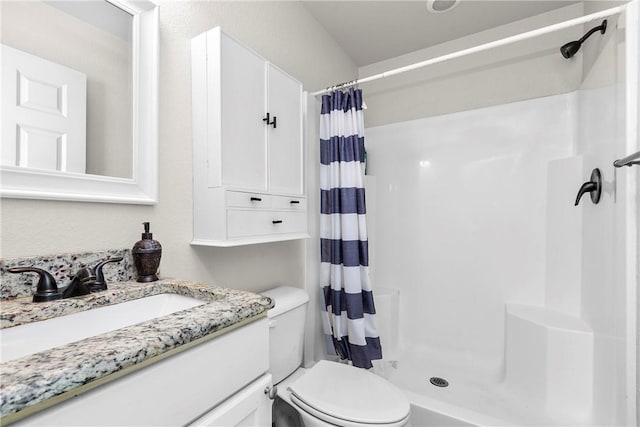 bathroom with a shower with shower curtain, vanity, and toilet