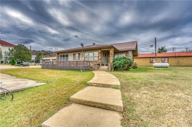 view of front of property with a front lawn