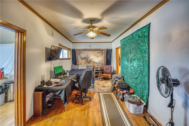 office area with light wood-type flooring, ceiling fan, and crown molding