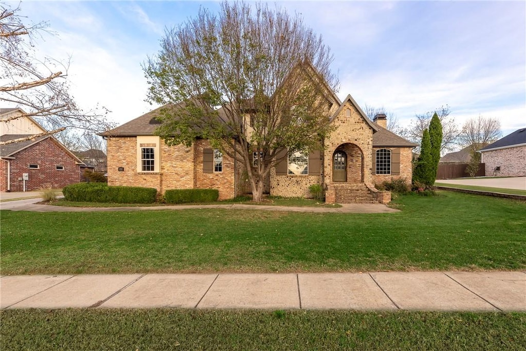 view of front of house with a front yard