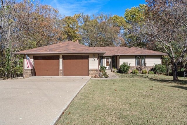 view of front of house featuring a front yard